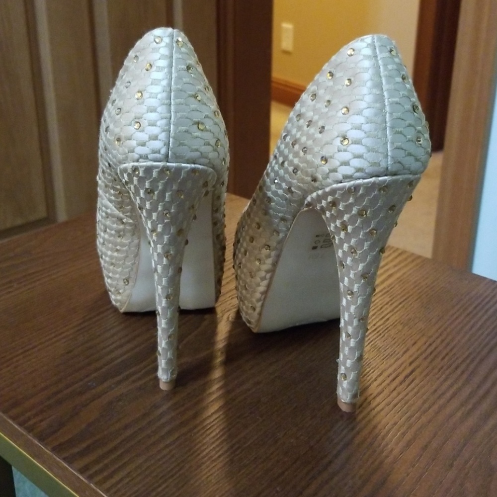Shoes - Picture 4 of 4